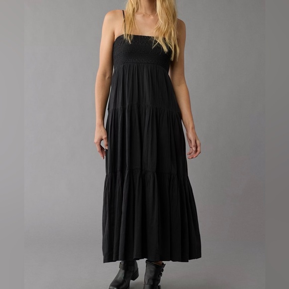 American Eagle Outfitters Dresses & Skirts - American Eagle XL Black Smocked Tiered Maxi Dress Lined Spaghetti Straps Pockets